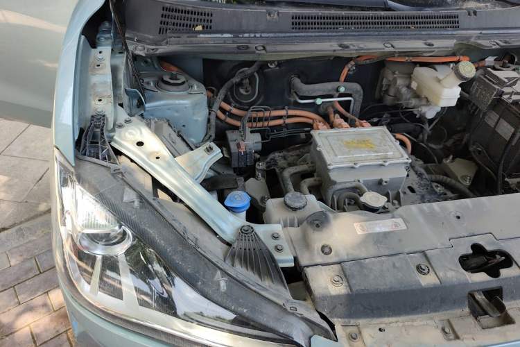 Used NETA V 2022 Chao 300 Lite Ternary Lithium Engine Bay Right