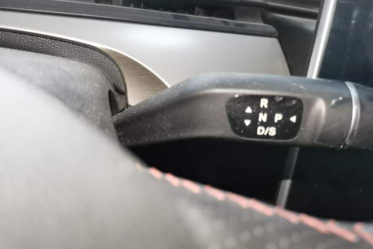Used NETA V 2022 Long-Range Industry Custom Edition Gear Lever