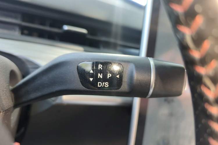 Used NETA V 2022 Chao 300 Lite Ternary Lithium Gear Lever