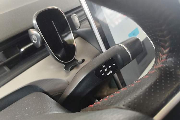 Used NETA V 2022 Standard Range Industry Custom Edition Gear Lever