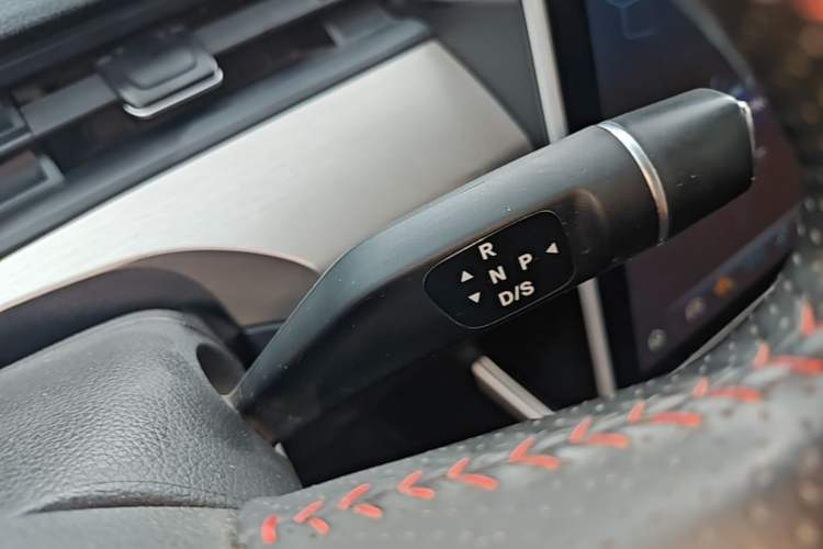 Used NETA V 2022 Chao 300 Lite Ternary Lithium Gear Lever