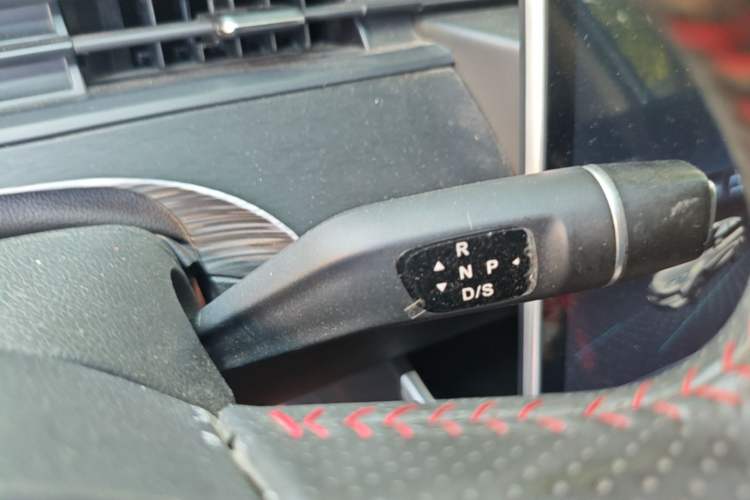 Used NETA V 2022 Chao 300 Lite Lithium Iron Phosphate Gear Lever
