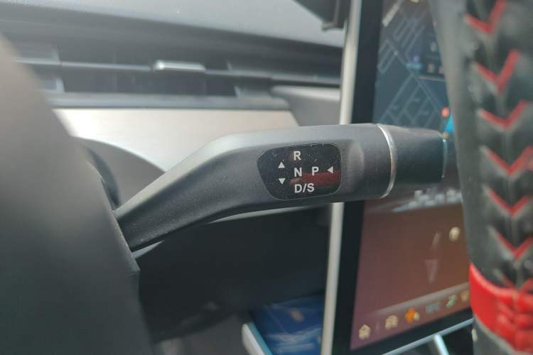 Used NETA V 2022 Standard Range Industry Custom Edition Gear Lever
