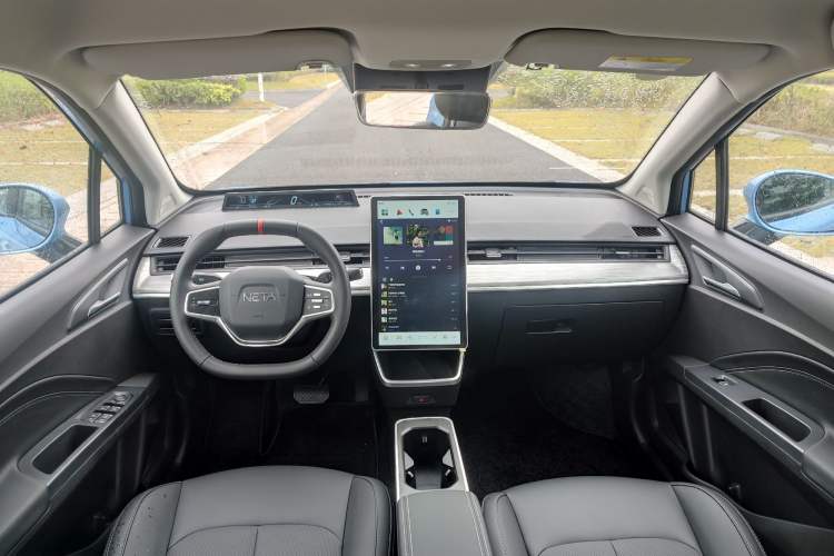 Used NETA V 2022 Chao 400 Lite Interior 1