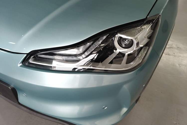 Used NETA V 2022 Pro Long-Range Smart Edition Left Front Headlight