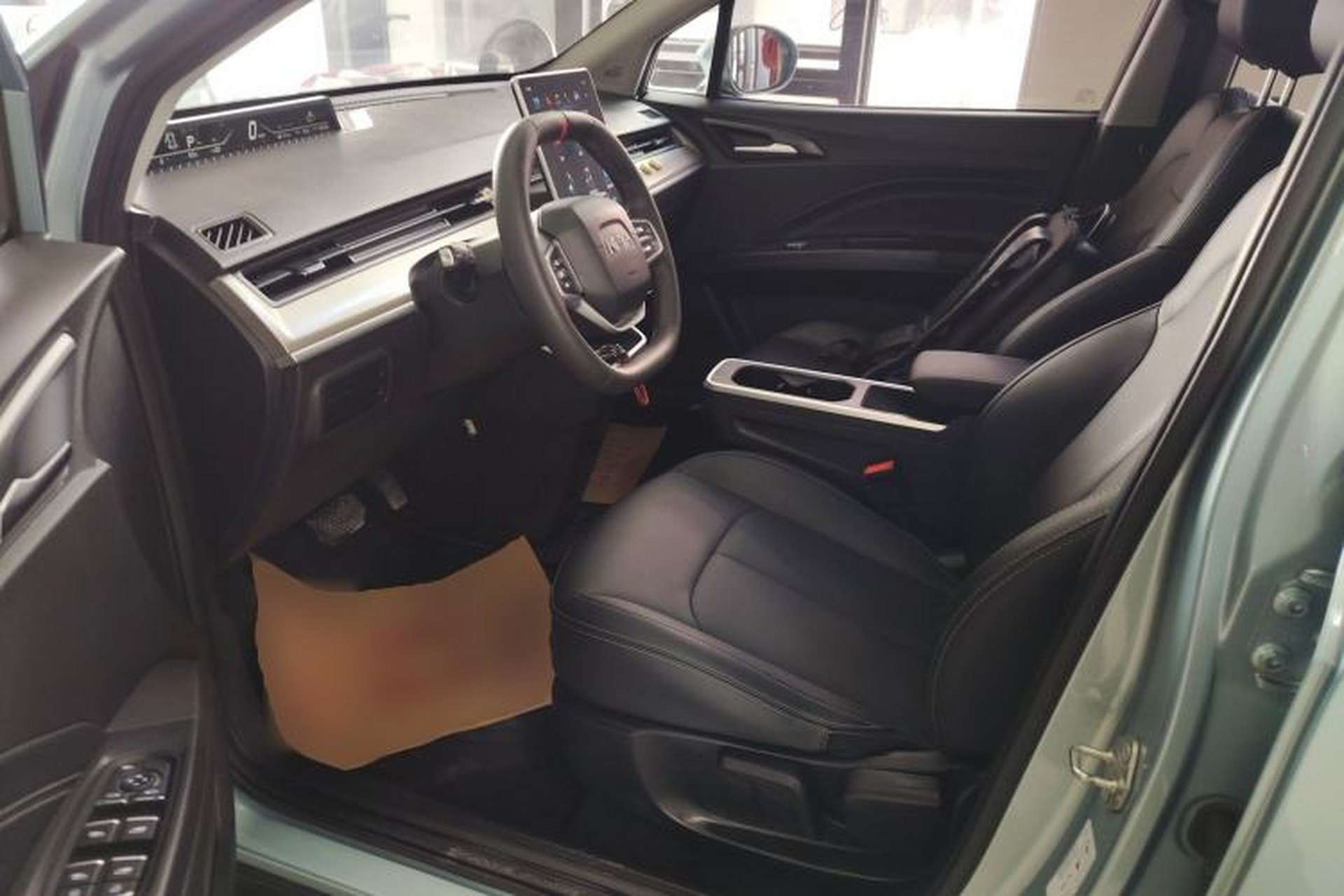 Used NETA V 2022 Long-Range Industry Custom Edition Left Front Seat