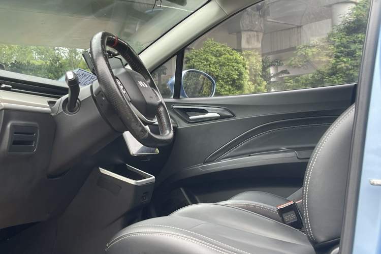 Used NETA V 2022 Long-Range Industry Custom Edition Left Front Seat