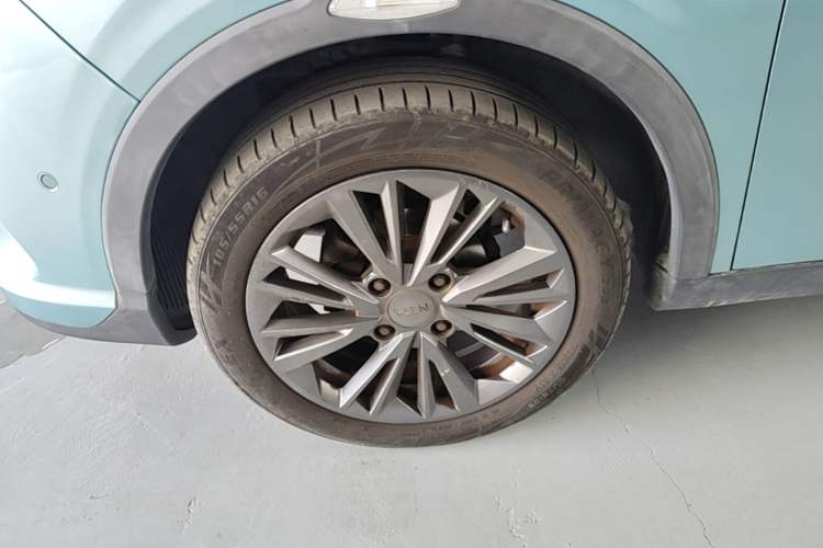 Used NETA V 2022 Pro Long-Range Smart Edition Left Front Wheel Hub