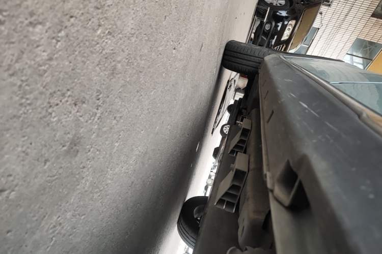 Used NETA V 2022 Chao 300 Lite Lithium Iron Phosphate Left Side Sill