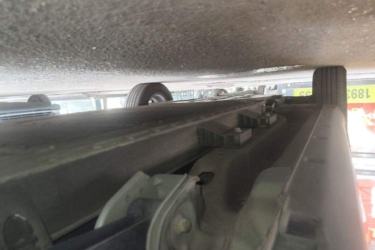 Used NETA V 2022 Standard Range Industry Custom Edition Left Side Sill