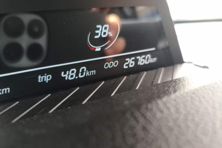 Used NETA V 2022 Chao 300 Lite Lithium Iron Phosphate Odometer Close Up