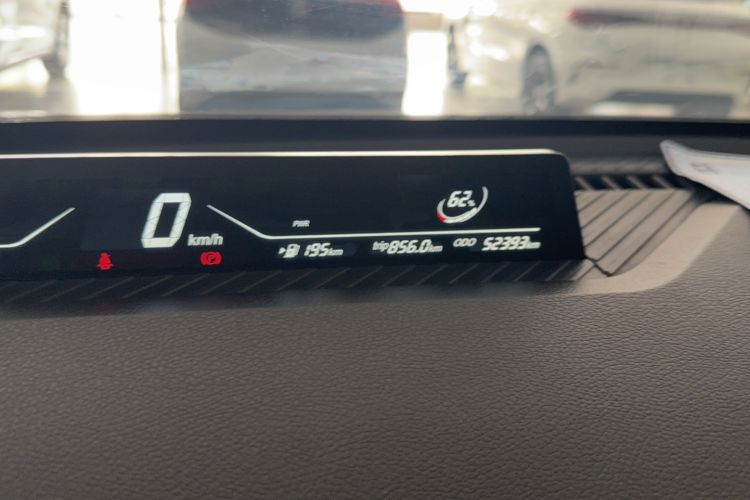 Used NETA V 2022 Chao 300 Lite Ternary Lithium Odometer Close Up
