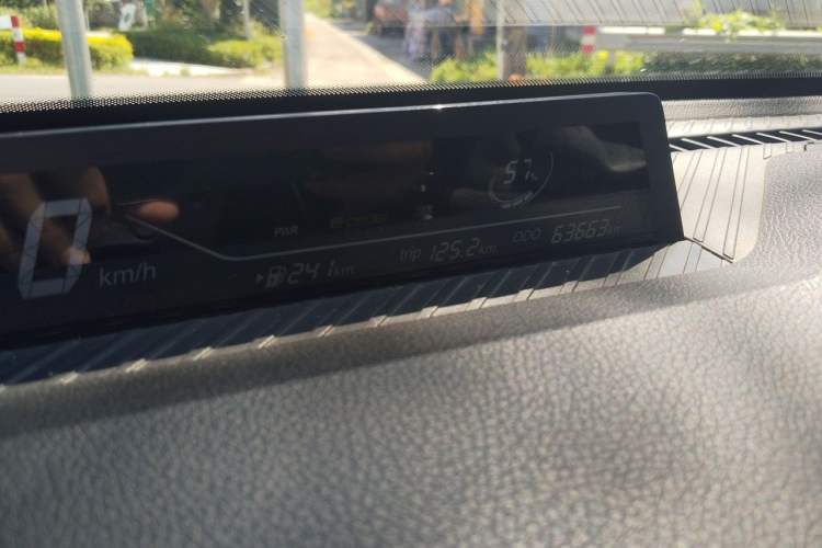 Used NETA V 2022 Pro Long-Range Smart Edition Odometer Close Up