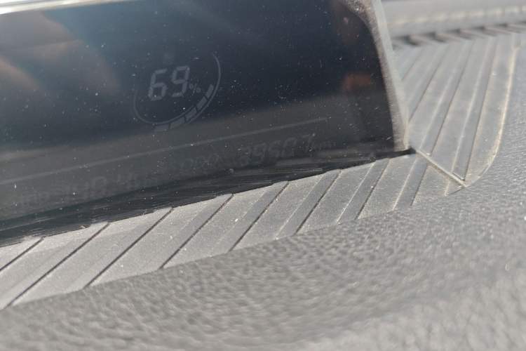 Used NETA V 2022 Chao 300 Lite Lithium Iron Phosphate Odometer Close Up