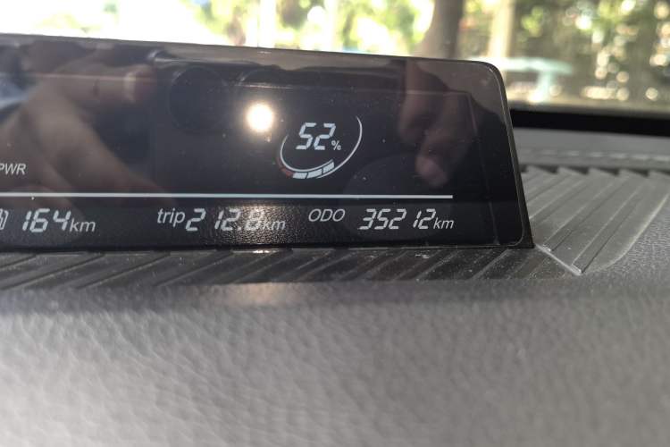 Used NETA V 2022 Chao 300 Lite Ternary Lithium Odometer Close Up