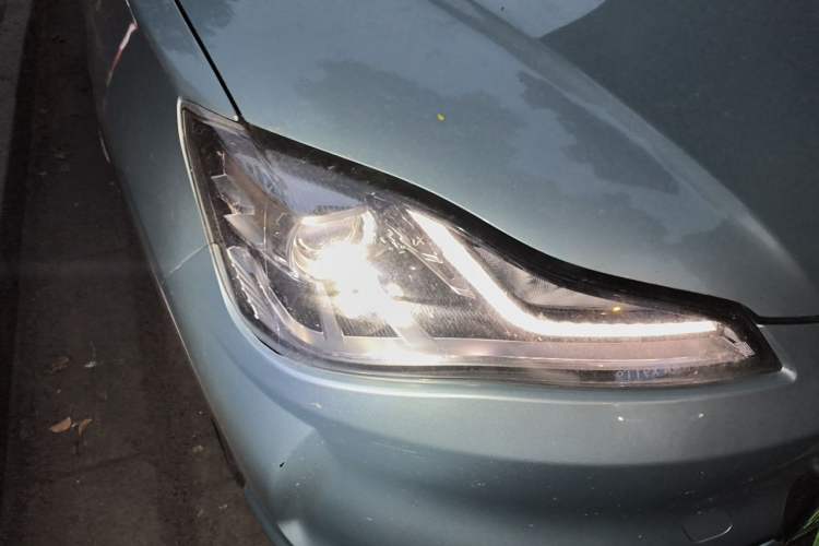 Used NETA V 2022 Chao 400 Lite Right Front Headlight