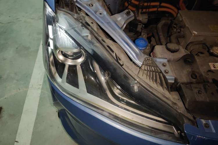Used NETA V 2022 Chao 400 Lite Right Front Headlight