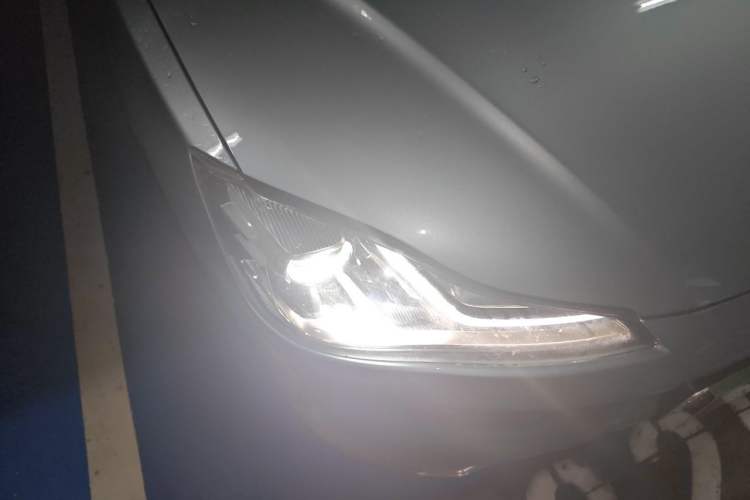Used NETA V 2022 Chao 400 Lite Right Front Headlight