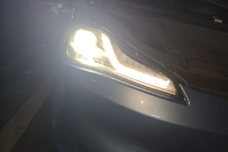 Used NETA V 2022 Chao 400 Lite Right Front Headlight