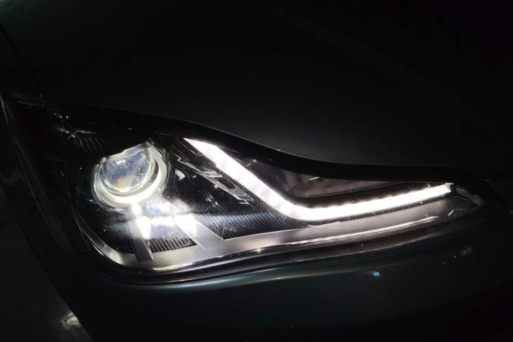 Used NETA V 2022 Chao 400 Lite Right Front Headlight