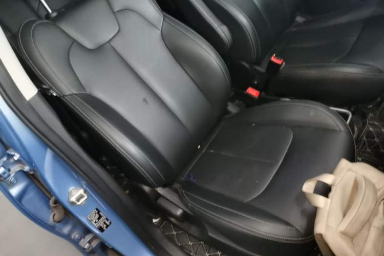 Used NETA V 2022 Long-Range Industry Custom Edition Right Front Seat