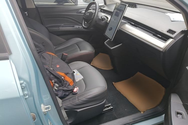 Used NETA V 2022 Long-Range Industry Custom Edition Right Front Seat