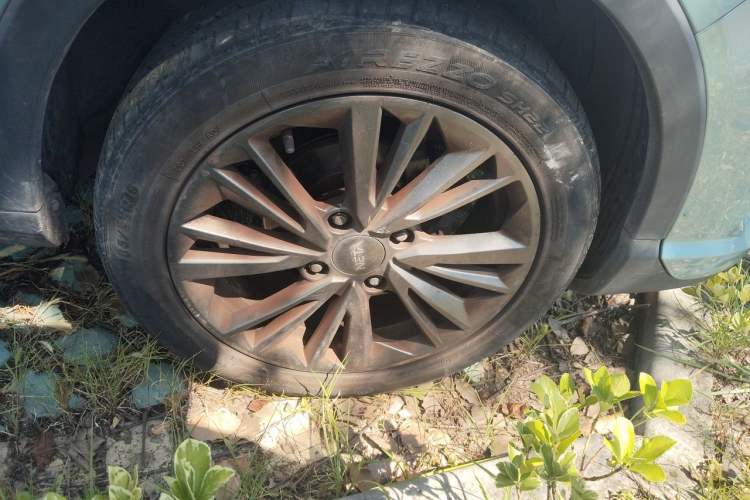 Used NETA V 2022 Pro Long-Range Smart Edition Right Front Wheel Hub
