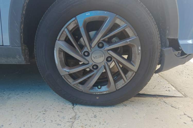 Used NETA V 2022 Standard Range Industry Custom Edition Right Front Wheel Hub