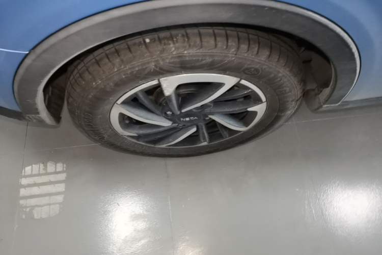 Used NETA V 2022 Long-Range Industry Custom Edition Right Rear Wheel Hub