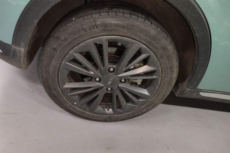 Used NETA V 2022 Chao 300 Lite Lithium Iron Phosphate Right Rear Wheel Hub