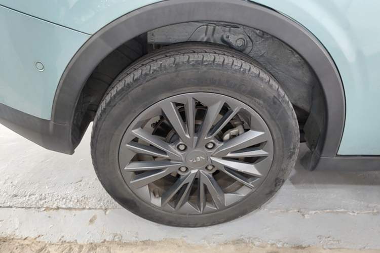 Used NETA V 2022 Pro Long-Range Smart Edition Right Rear Wheel Hub