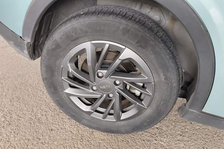 Used NETA V 2022 Standard Range Industry Custom Edition Right Rear Wheel Hub