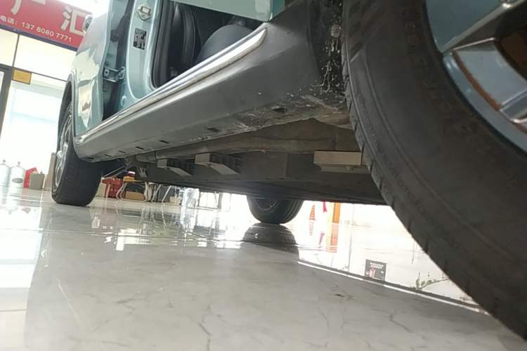 Used NETA V 2022 Chao 300 Lite Lithium Iron Phosphate Right Side Sill