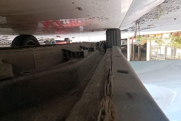 Used NETA V 2022 Standard Range Industry Custom Edition Right Side Sill