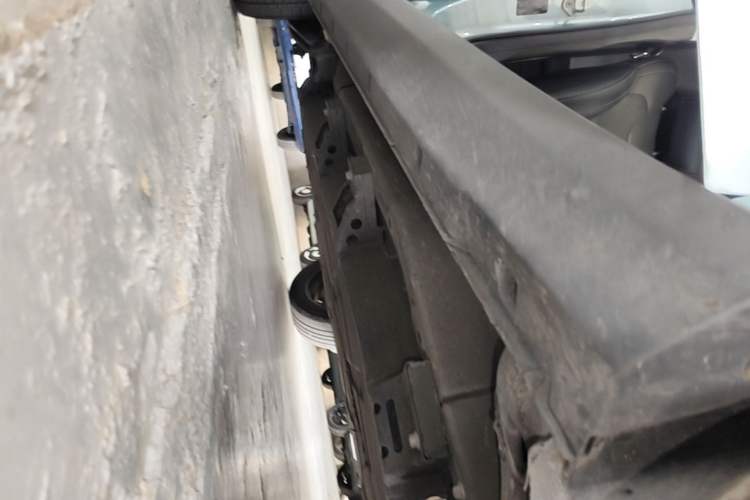 Used NETA V 2022 Pro Long-Range Smart Edition Right Side Sill