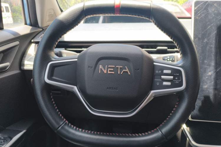 Used NETA V 2022 Chao 300 Lite Lithium Iron Phosphate Steering Wheel