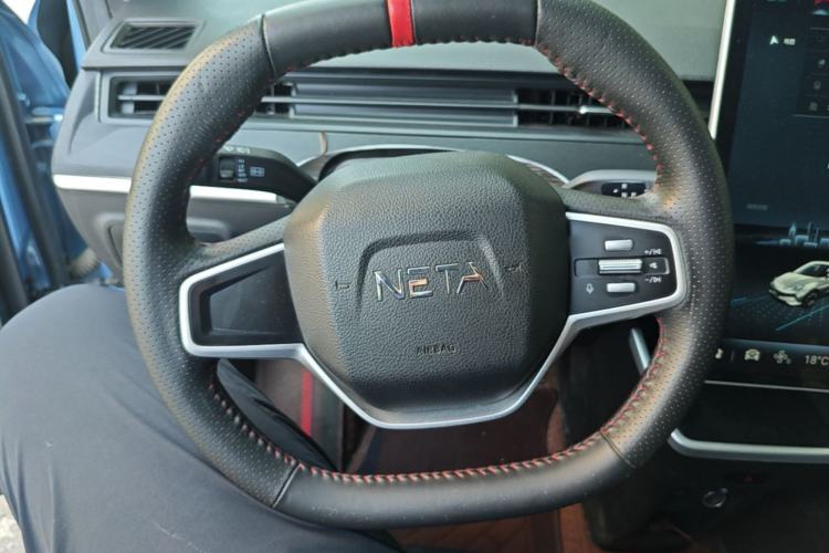 Used NETA V 2022 Chao 300 Lite Lithium Iron Phosphate Steering Wheel