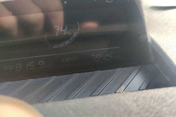 Used NETA V 2022 Chao 300 Lite Lithium Iron Phosphate Odometer Close Up