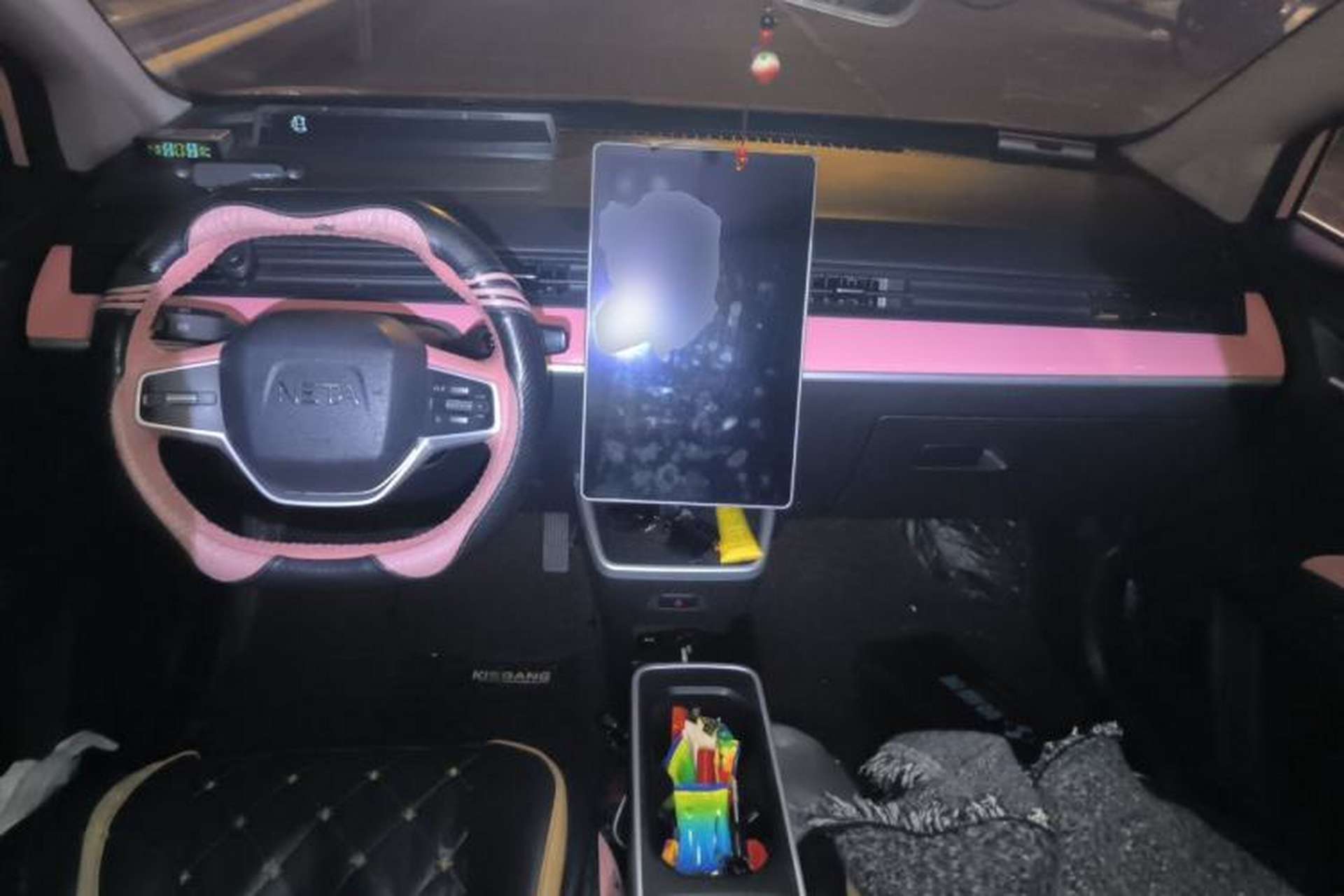 Used NETA V 2022 Chao 400 Lite Pink Custom Edition Center Console