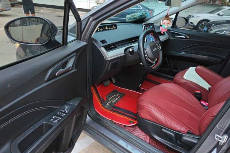Used NETA V 2022 Long-Range Industry Custom Edition Driver Seat