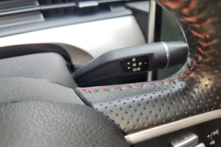 Used NETA V 2022 Long-Range Industry Custom Edition Gear Lever