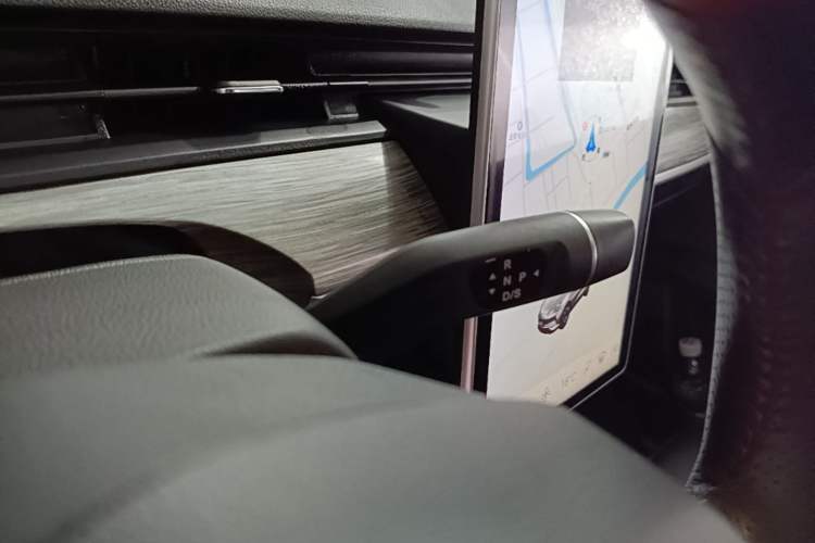 Used NETA V 2022 Chao 300 Lite Ternary Lithium Gear Lever