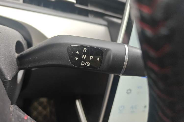 Used NETA V 2022 Long-Range Industry Custom Edition Gear Lever