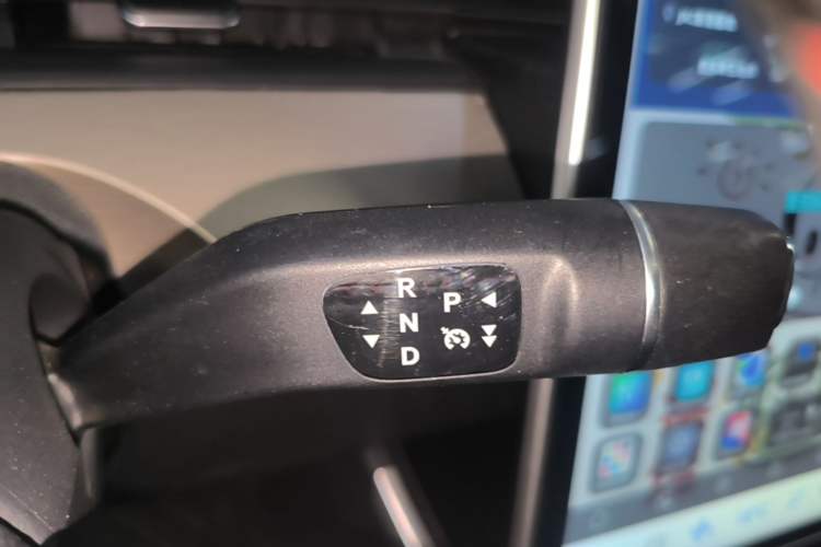 Used NETA V 2022 Chao 400 Pro Gear Lever