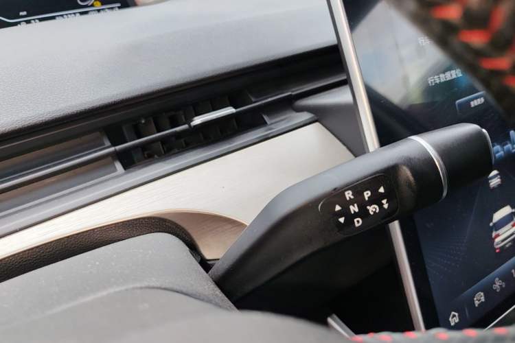 Used NETA V 2022 Pro Long-Range Smart Edition Gear Lever