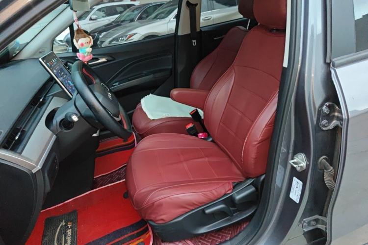Used NETA V 2022 Long-Range Industry Custom Edition Left Front Seat