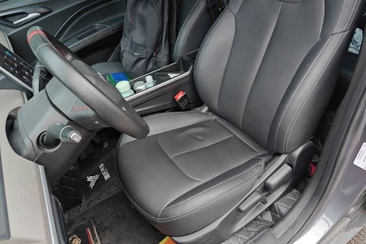 Used NETA V 2022 Pro Long-Range Smart Edition Left Front Seat