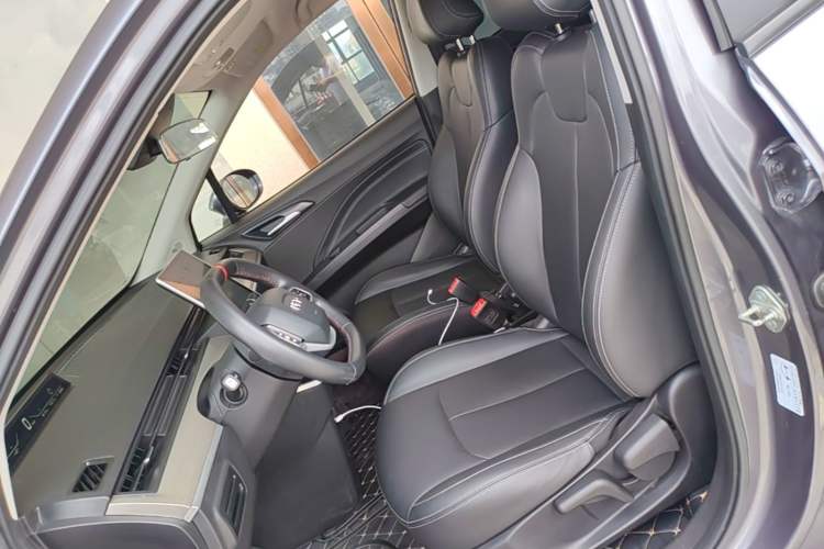 Used NETA V 2022 Long-Range Industry Custom Edition Left Front Seat
