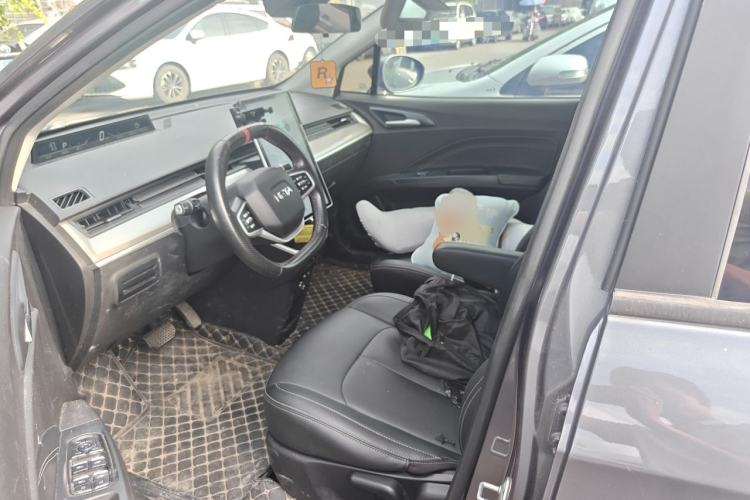 Used NETA V 2022 Long-Range Industry Custom Edition Left Front Seat