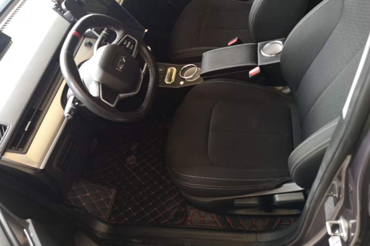 Used NETA V 2022 Standard Range Industry Custom Edition Left Front Seat